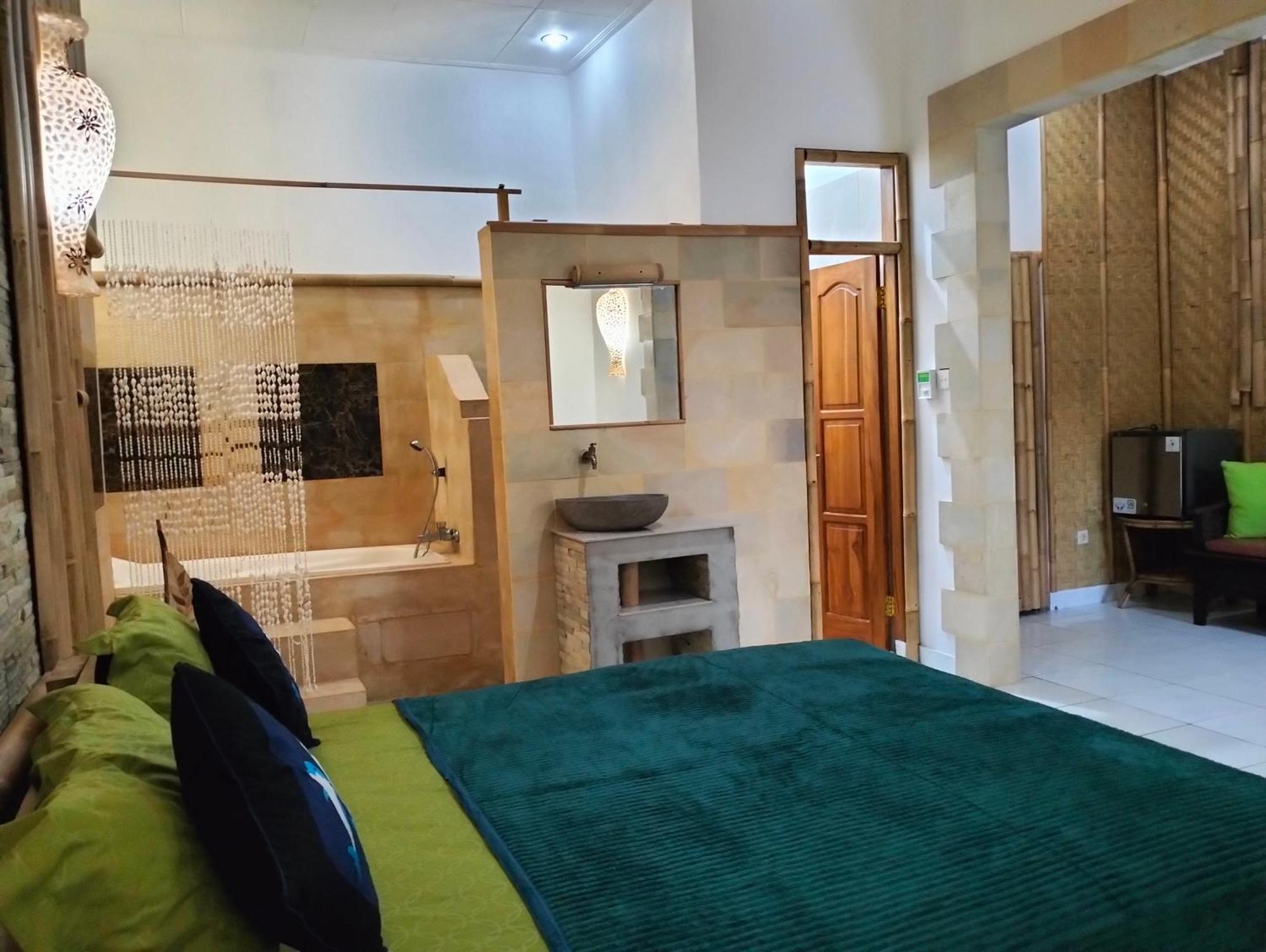 Kaia Lovina Guest House Junior Suite Екстериор снимка