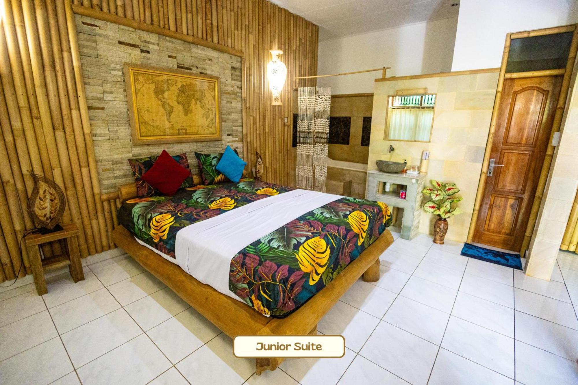 Kaia Lovina Guest House Junior Suite Екстериор снимка