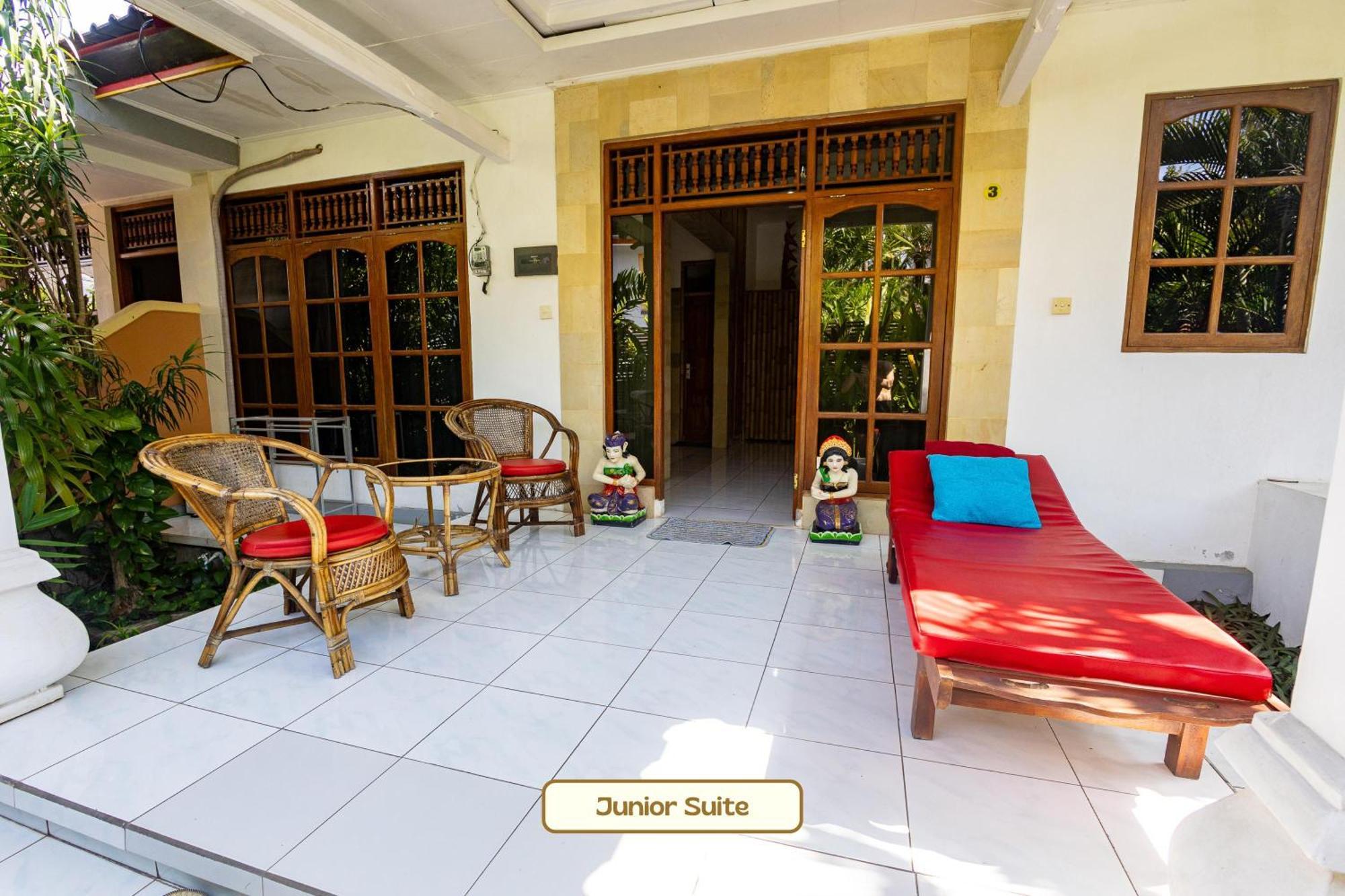 Kaia Lovina Guest House Junior Suite Екстериор снимка