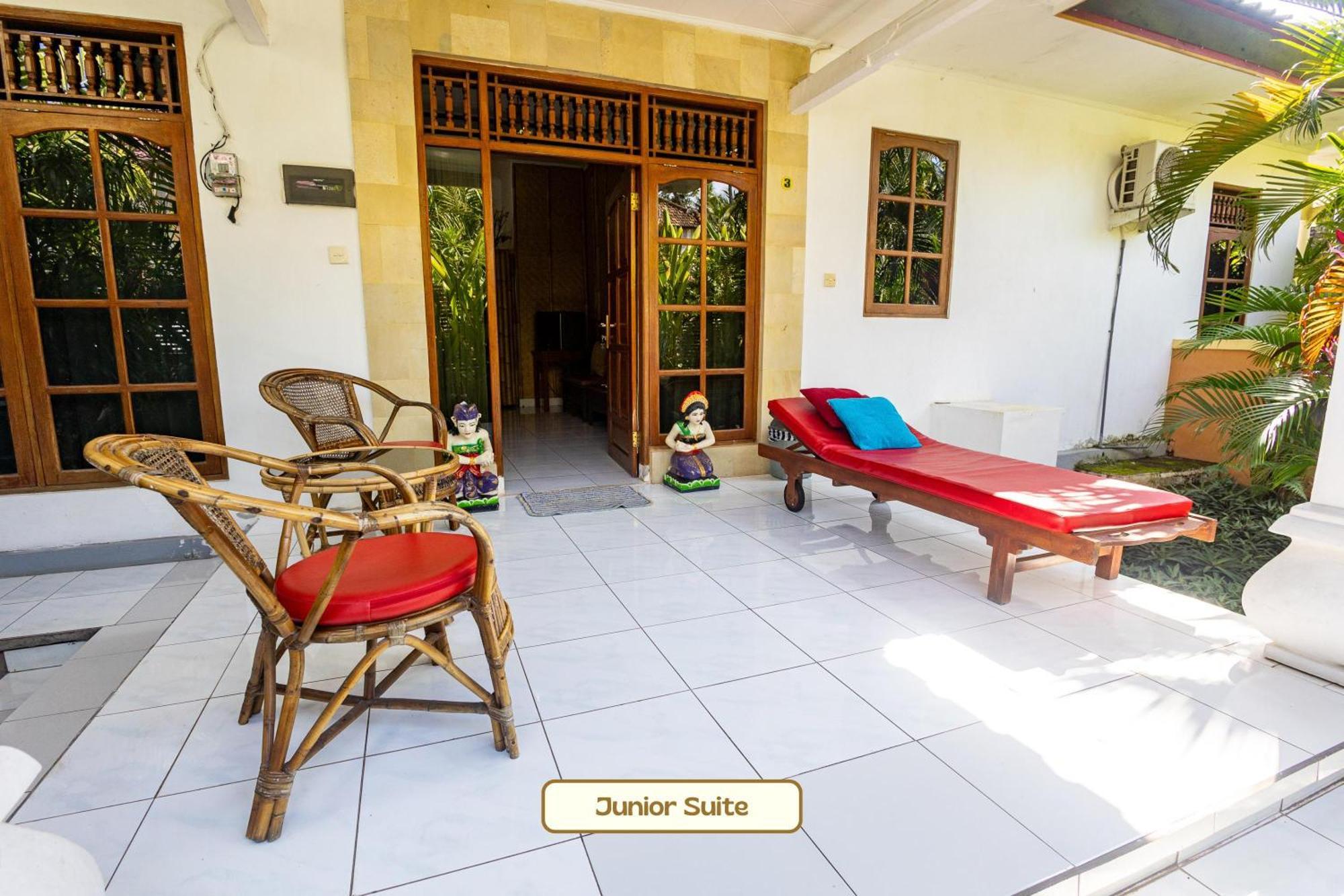Kaia Lovina Guest House Junior Suite Екстериор снимка