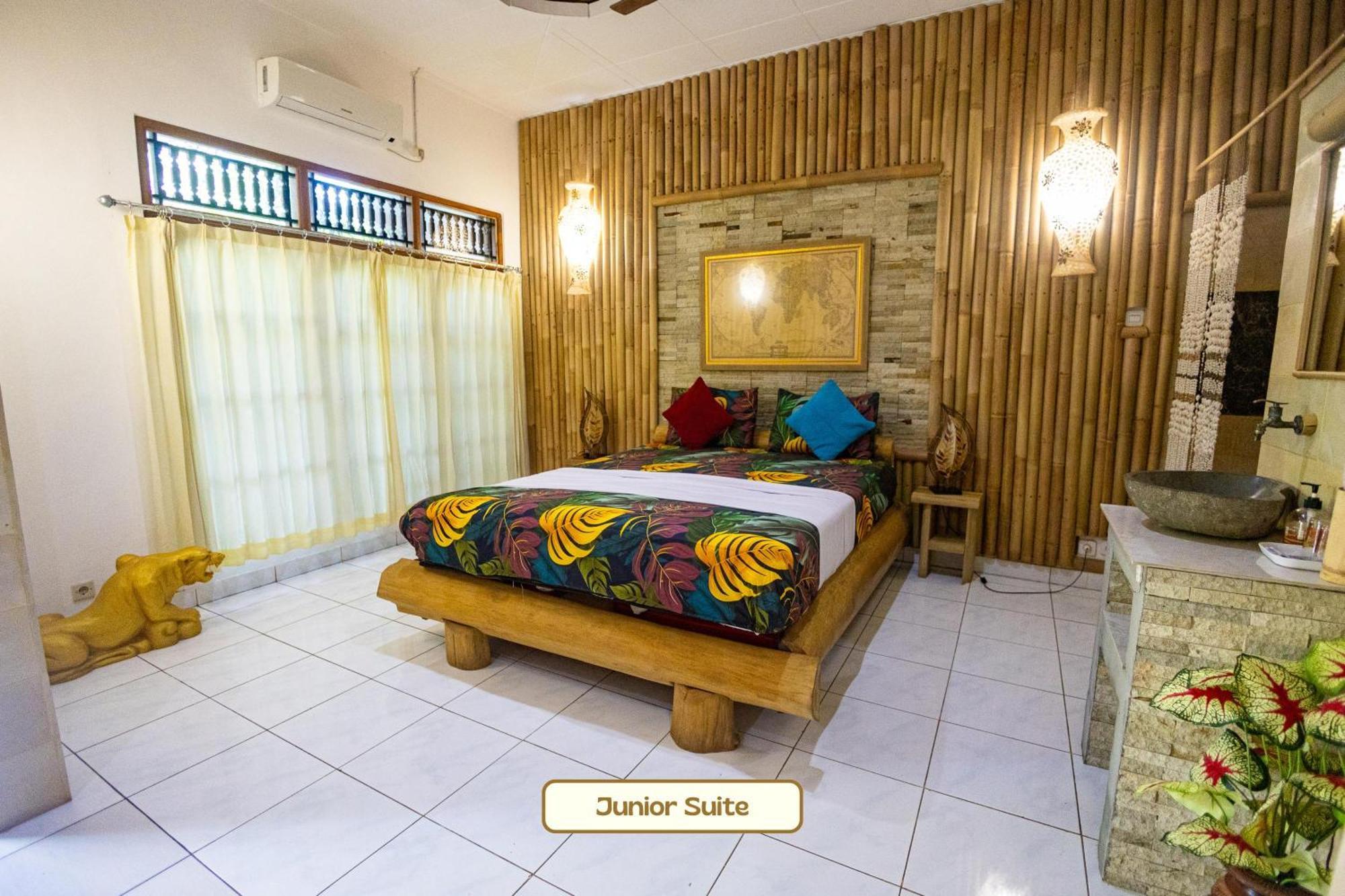 Kaia Lovina Guest House Junior Suite Екстериор снимка